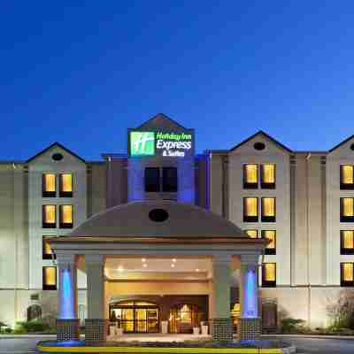 Holiday Inn Express & Suites Dover Hotel Exterior