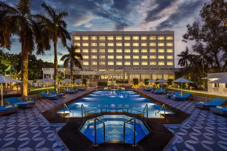 Tajview Agra-Ihcl SeleQtions Отели рядом с достопримечательностью «Tomb of I'timād-ud-Daulah»