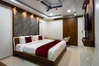 Hotel Lahari International