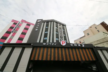 Suwon Cozy Отели рядом с достопримечательностью «Hwaseong Haenggung»