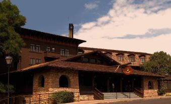 5. El Tovar..