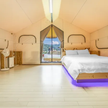 Gapyeong Cheongchun Glamping & Caravan Отели рядом с достопримечательностью «Интерактивный художественный музей»