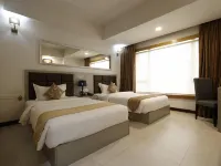 Aristocrat Hotel Hotels near NUJS