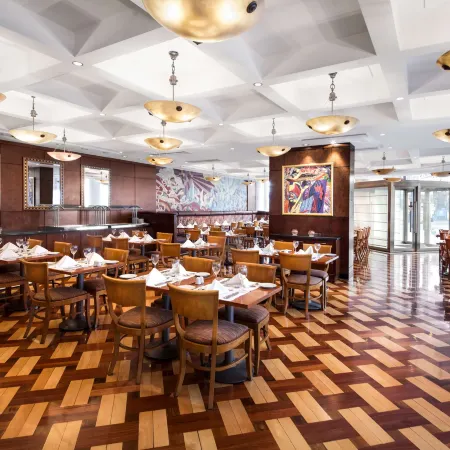 DoubleTree by Hilton Buenos Aires Отели рядом с достопримечательностью «Дворец Сан-Мартин»