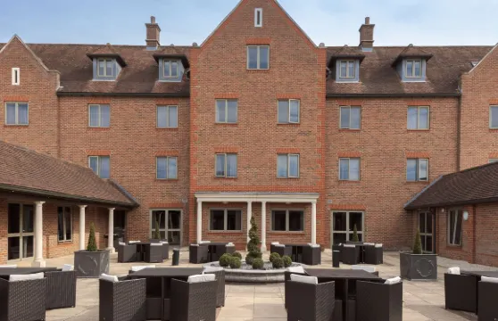 劍橋鐘樓水療酒店