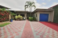 Casa Suenos: Iconic 4Br Home with Private Pool by RedAwning