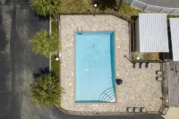 Ocean Breeze Inn - Beach