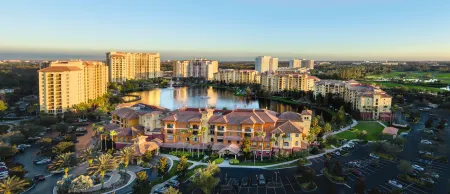 Club Wyndham Bonnet Creek Отели рядом с достопримечательностью «Characters in Flight»
