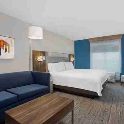 Holiday Inn Express & Suites Terre Haute Rooms