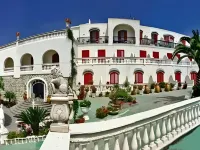 加里頓溫泉養生公園飯店 Cava dell'Isola Beach附近的飯店