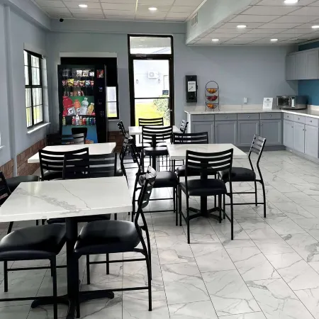 Days Inn by Wyndham Lake Charles Отели рядом с достопримечательностью «Север Бич»