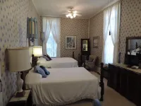 Franklin Terrace Bed and Breakfast Hotel di Macon County