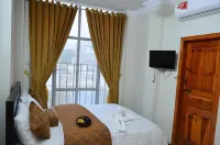 Grand Holiday Hotel - Parkplatz