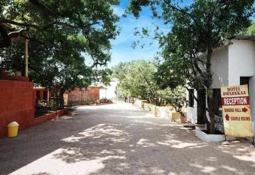 Hotel Dwarka Hotel Overview