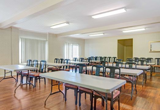 주차장 및 외관