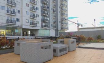 Chic and Cozy Studio Park View Condominium Apartment