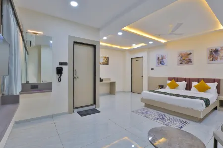 Hotel the Grand Radhey Отели в г. Ананд