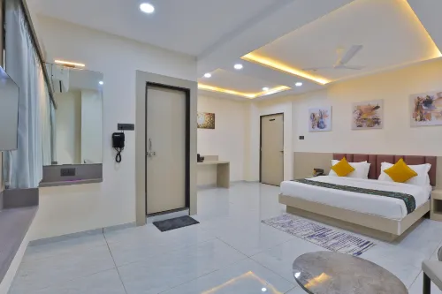 Hotel the Grand Radhey - 2-Star