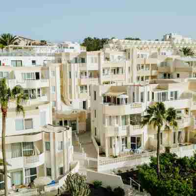 R2 Maryvent Beach Apartments Hotel Exterior