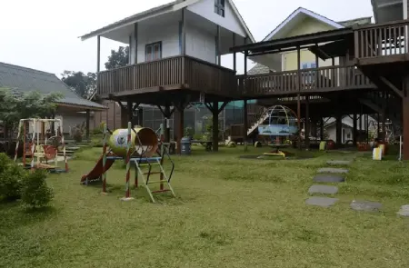 Wisata Edukasi and Resort Kebun Pak Budi Отели в г. Purwosari