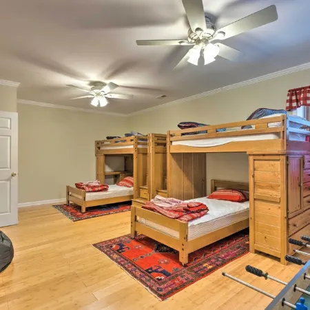 1 Mi to Slopes! Family-Friendly Massanutten Cabin