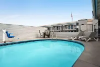 Baymont by Wyndham Kingman - Pools