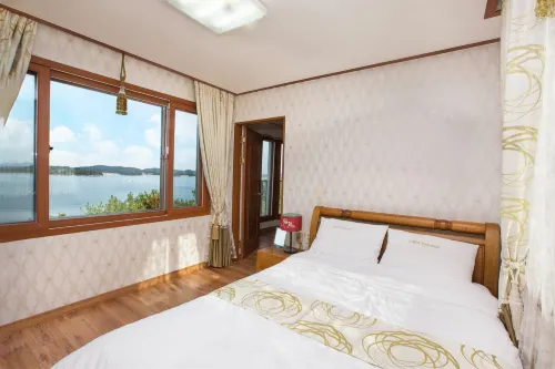 瑞山尼奧波里旅館
