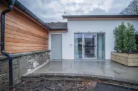 Suite 5 - Sleeping Giant Hotel - PEN Y CAE Inn Hotels in Glynneath