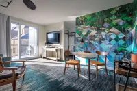 Canvas Moncton, Tapestry Collection by Hilton Các khách sạn gần Magnetic Hill Zoo