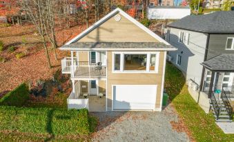 Dynamite 2-Bedroom House, Garage, Sleeps 6