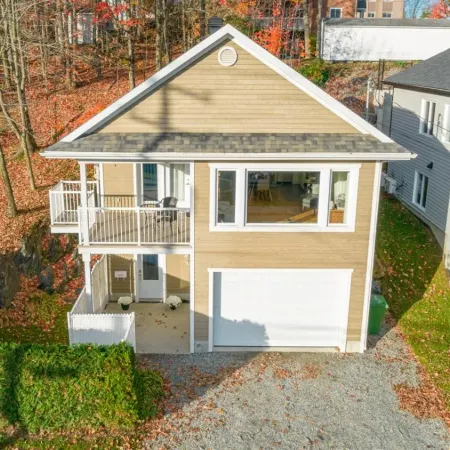Dynamite 2-Bedroom House, Garage, Sleeps 6