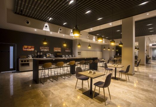 햄프턴 바이 힐튼 조식 뷔페