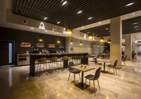 Hampton by Hilton David