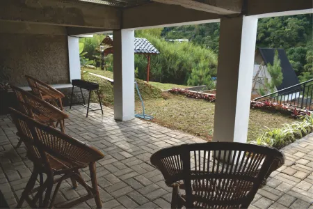 Sekar Arum Villa di Mahkota Sangkuriang Glamping Отели в г. Cisarua