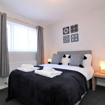 Signature- Connelly House Hotels near Strathclyde Country Park