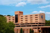 Sheraton Charlotte Airport Hotel Отели в г. Шарлотт