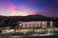 Tru by Hilton Norco Eastvale Отели рядом с достопримечательностью «Шоппинг-центр Стейтр Бразерс»