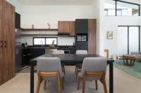 Casa Bo Jungle - Steps to Tamarindo Beach - Surf & Pool Hotels in Playa Langosta