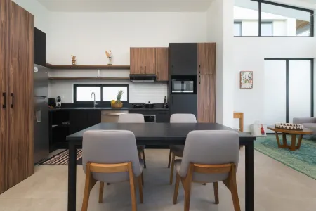 Casa Bo Jungle - Steps to Tamarindo Beach - Surf & Pool