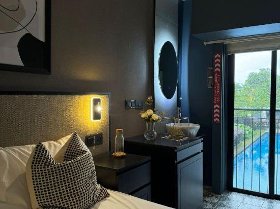 Eastbay Suites @ East Coast