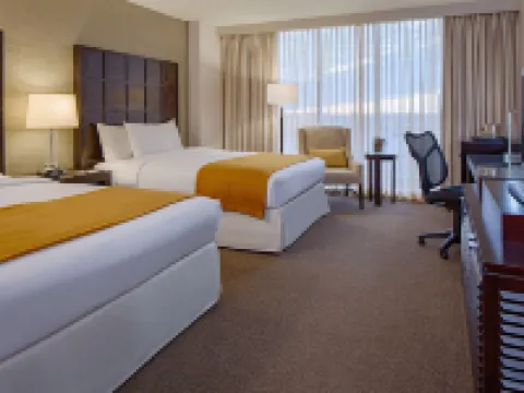 DoubleTree by Hilton Hotel Houston - Greenway Plaza Hotels near Gerald D. Hines Waterwall Park