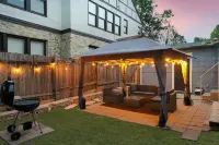 Art-Inspired Historic Duplex Hotels in West San Antonio