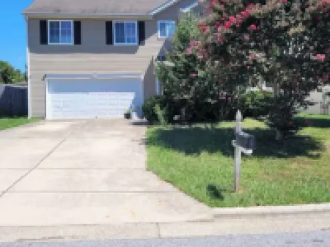 Charming 3-bedroom house in delightful McLeansville with AC, WiFi Hotels in Gilmer