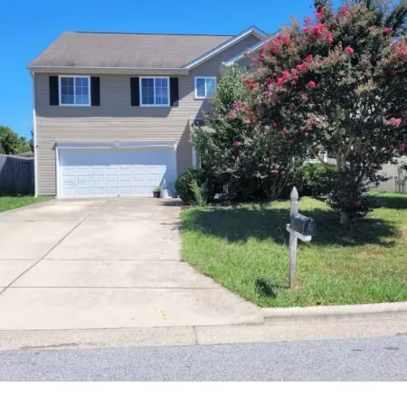 Charming 3-bedroom house in delightful McLeansville with AC, WiFi