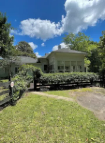 Pear Tree Farm.  Peaceful, Country living at its best. 12 stables. Pet Friendly