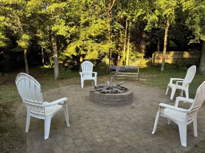 4-bedroom vacation home 7 minutes from High Point University 이스트게이트 쇼핑센터 주변 호텔