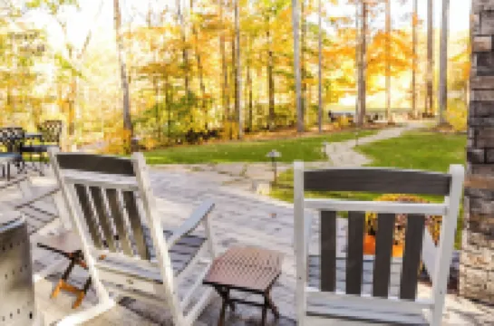 Private Lakehouse Getaway with All Modern Comforts.