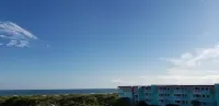 2024 Totally Renovated Oceanview condo Indoor/Outdoor Pool, 150' Waterslide Wifi
