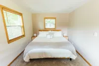 Quiet, cozy cottage on a 45 acre homestead.