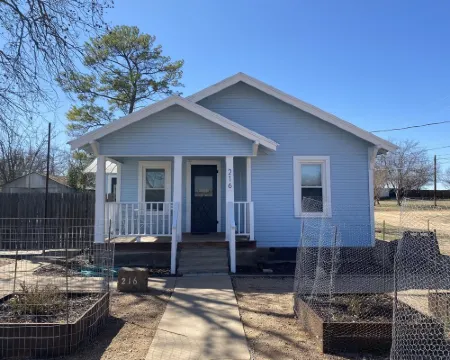 Dog friendly NON SMOKING Cottage 1 block from Town Square 梅森酒店